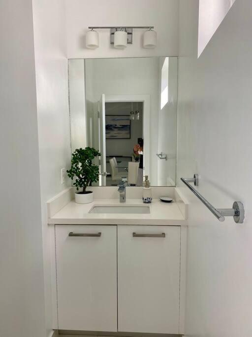 Across The Ocean Few Steps To Beach Contemporary Three Bedroom Townhouse Pompano Beach Luaran gambar