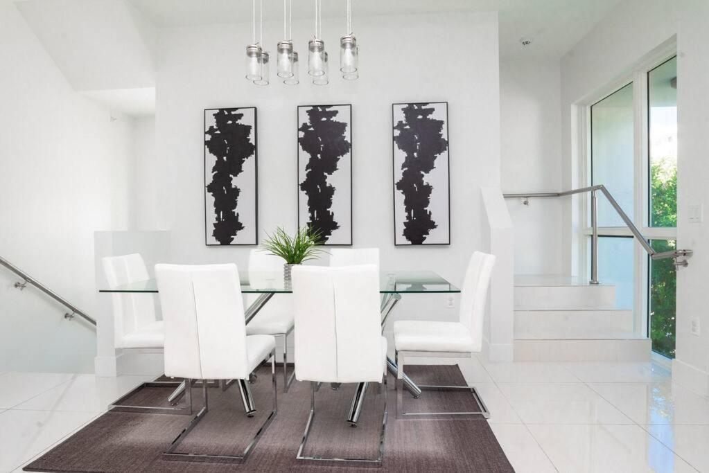 Across The Ocean Few Steps To Beach Contemporary Three Bedroom Townhouse Pompano Beach Luaran gambar