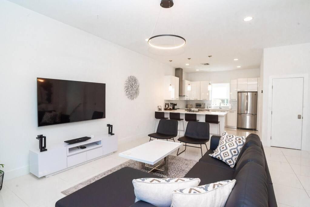Across The Ocean Few Steps To Beach Contemporary Three Bedroom Townhouse Pompano Beach Luaran gambar
