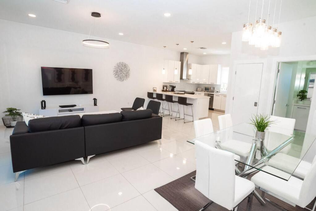 Across The Ocean Few Steps To Beach Contemporary Three Bedroom Townhouse Pompano Beach Luaran gambar