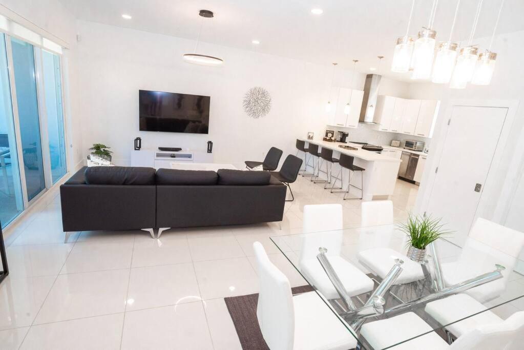 Across The Ocean Few Steps To Beach Contemporary Three Bedroom Townhouse Pompano Beach Luaran gambar