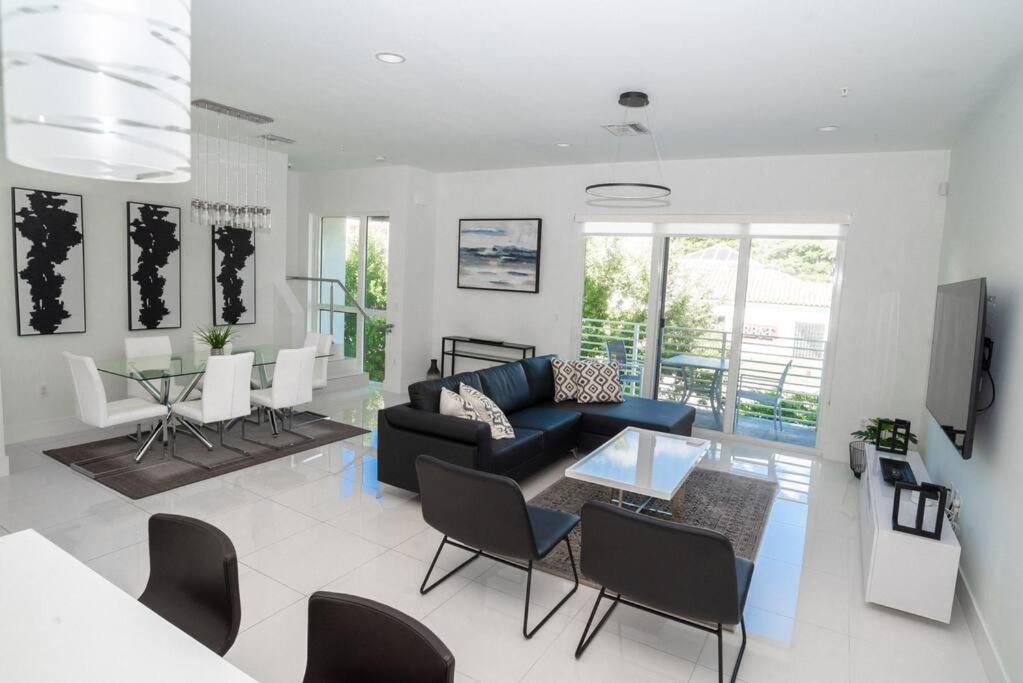 Across The Ocean Few Steps To Beach Contemporary Three Bedroom Townhouse Pompano Beach Luaran gambar