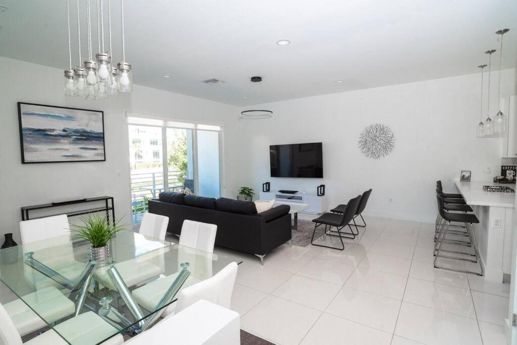 Across The Ocean Few Steps To Beach Contemporary Three Bedroom Townhouse Pompano Beach Luaran gambar