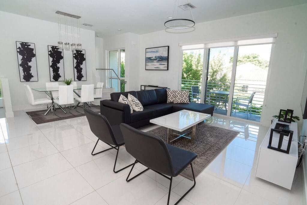 Across The Ocean Few Steps To Beach Contemporary Three Bedroom Townhouse Pompano Beach Luaran gambar
