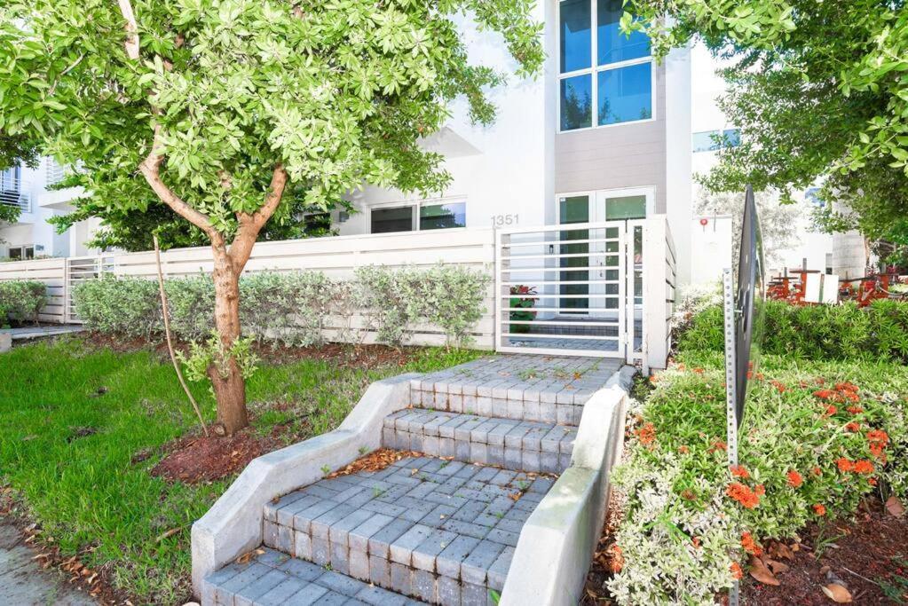 Across The Ocean Few Steps To Beach Contemporary Three Bedroom Townhouse Pompano Beach Luaran gambar