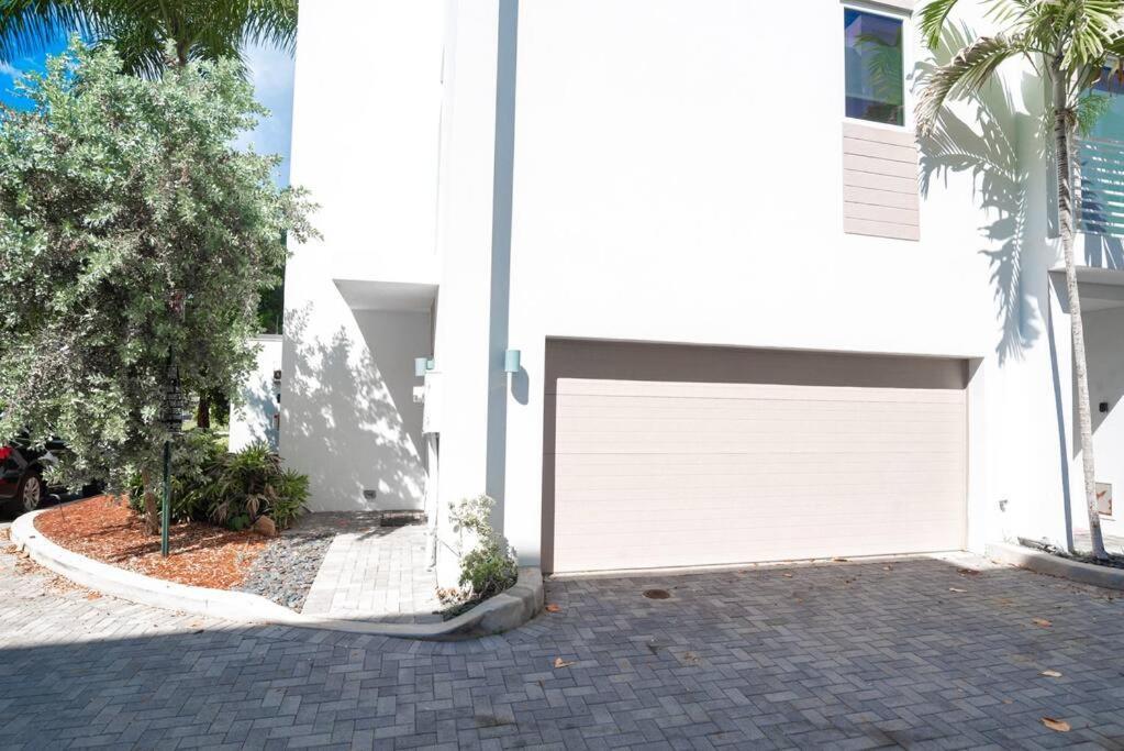 Across The Ocean Few Steps To Beach Contemporary Three Bedroom Townhouse Pompano Beach Luaran gambar