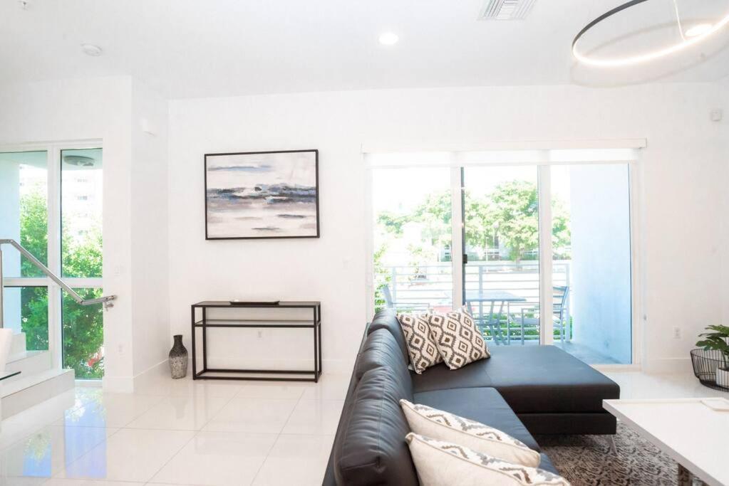 Across The Ocean Few Steps To Beach Contemporary Three Bedroom Townhouse Pompano Beach Luaran gambar
