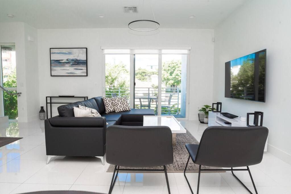 Across The Ocean Few Steps To Beach Contemporary Three Bedroom Townhouse Pompano Beach Luaran gambar