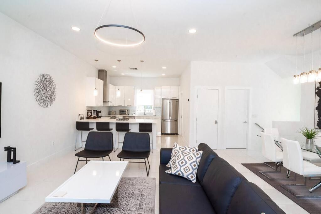 Across The Ocean Few Steps To Beach Contemporary Three Bedroom Townhouse Pompano Beach Luaran gambar