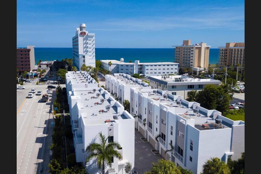 Across The Ocean Few Steps To Beach Contemporary Three Bedroom Townhouse Pompano Beach Luaran gambar