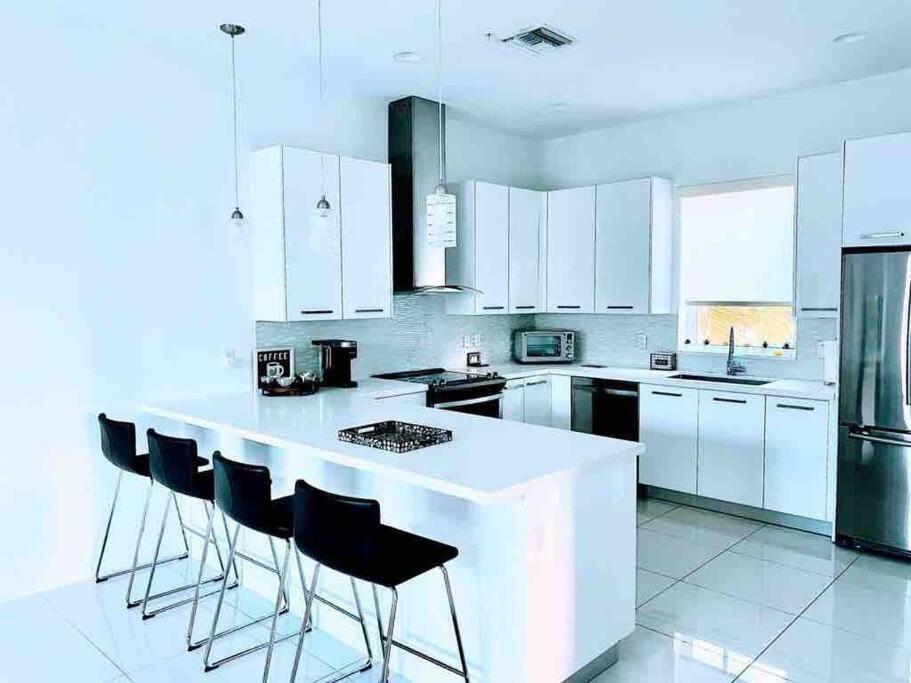 Across The Ocean Few Steps To Beach Contemporary Three Bedroom Townhouse Pompano Beach Luaran gambar