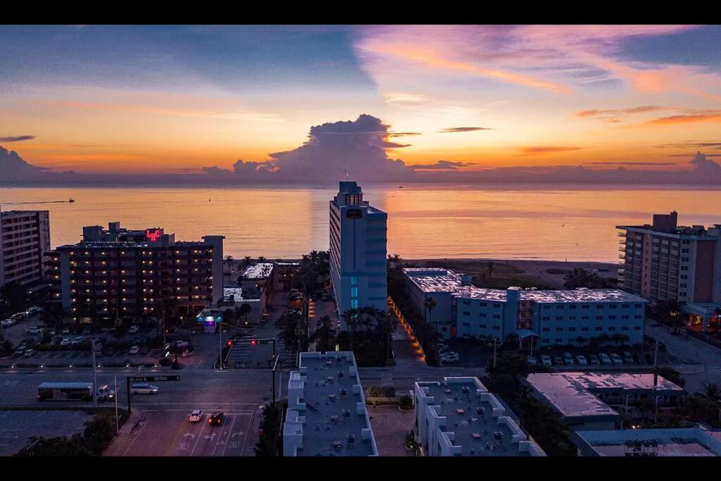 Across The Ocean Few Steps To Beach Contemporary Three Bedroom Townhouse Pompano Beach Luaran gambar