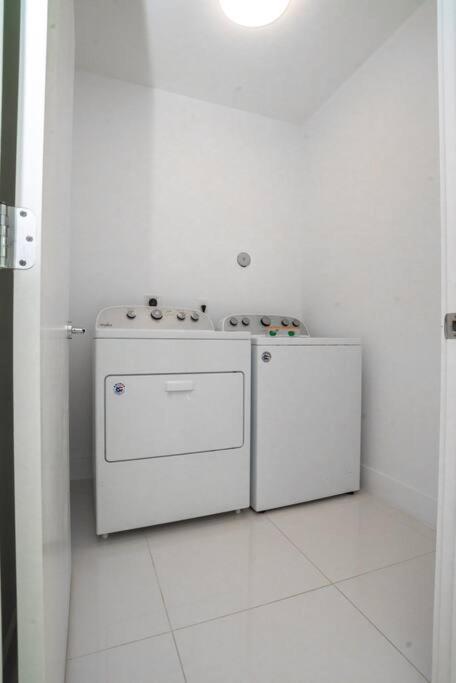 Across The Ocean Few Steps To Beach Contemporary Three Bedroom Townhouse Pompano Beach Luaran gambar