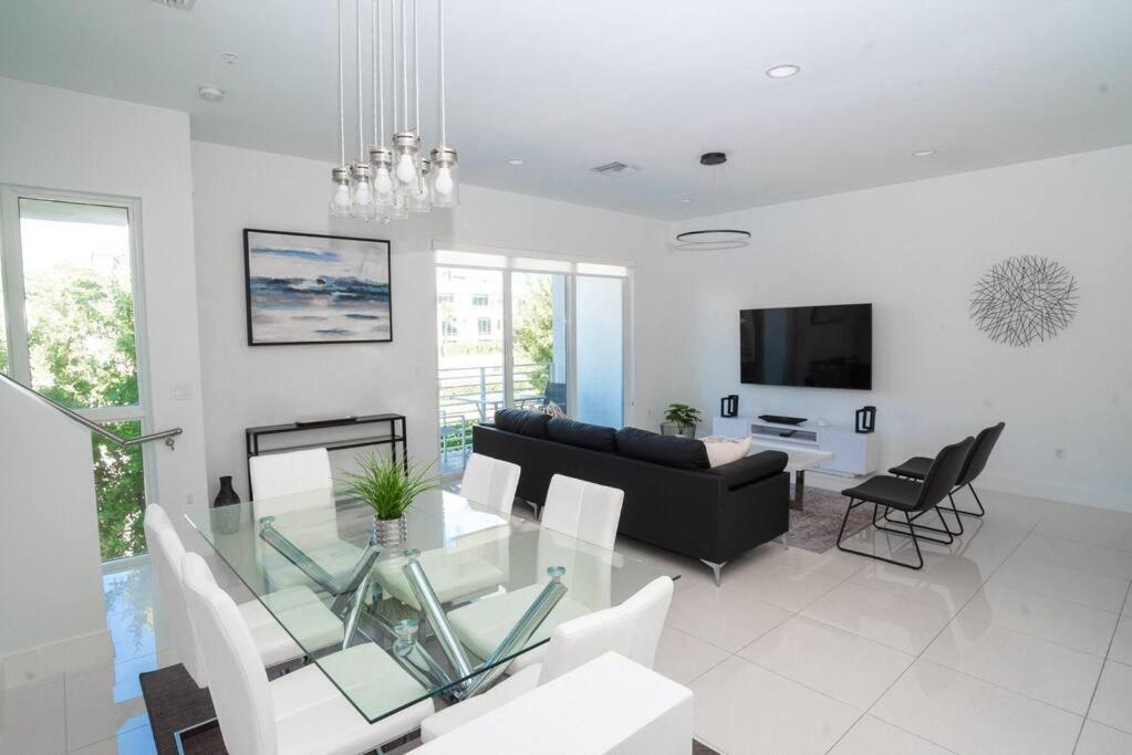 Across The Ocean Few Steps To Beach Contemporary Three Bedroom Townhouse Pompano Beach Luaran gambar
