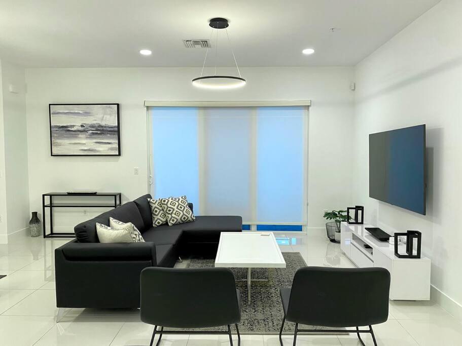 Across The Ocean Few Steps To Beach Contemporary Three Bedroom Townhouse Pompano Beach Luaran gambar
