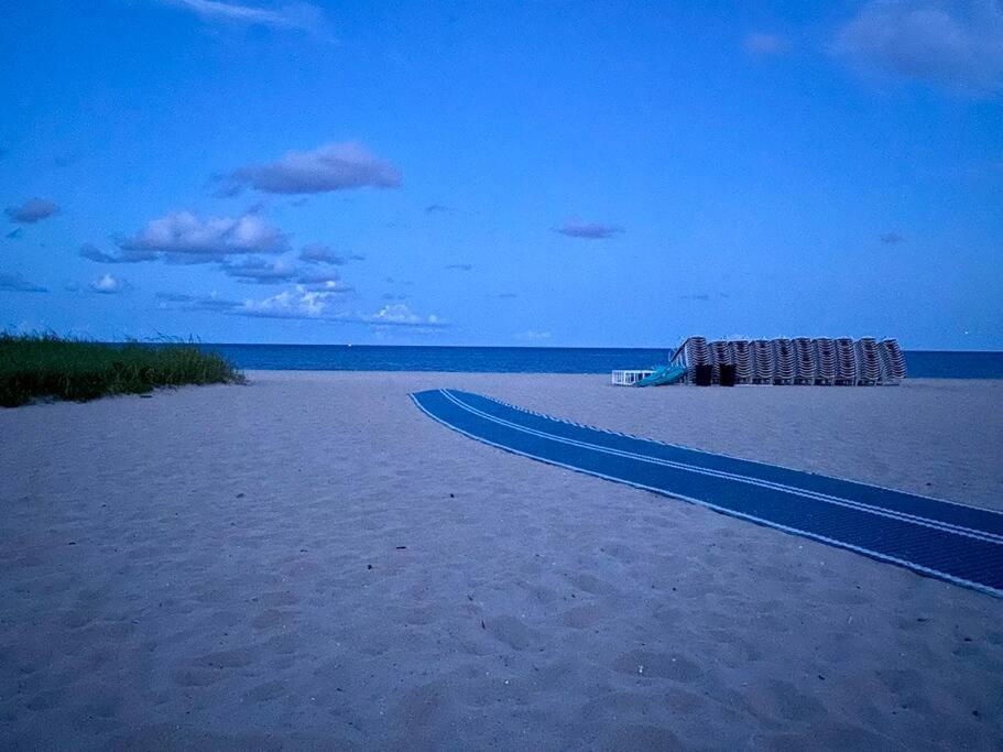 Across The Ocean Few Steps To Beach Contemporary Three Bedroom Townhouse Pompano Beach Luaran gambar