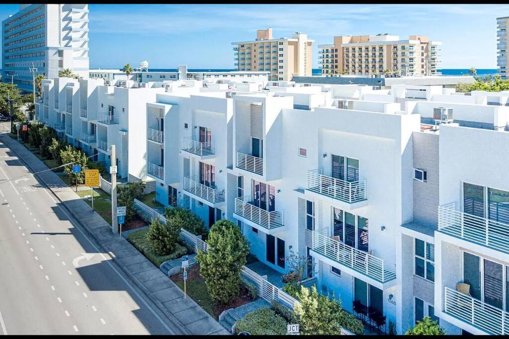 Across The Ocean Few Steps To Beach Contemporary Three Bedroom Townhouse Pompano Beach Luaran gambar