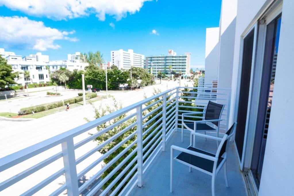 Across The Ocean Few Steps To Beach Contemporary Three Bedroom Townhouse Pompano Beach Luaran gambar